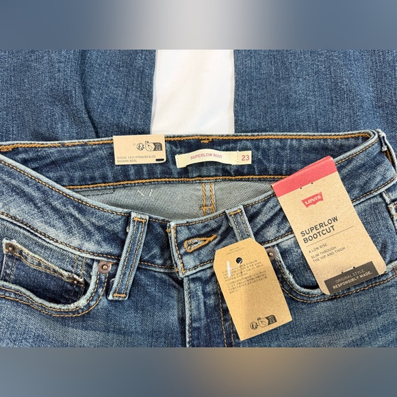 Levi's Women's Superlow Bootcut Jeans 23 - Picture 5 of 6